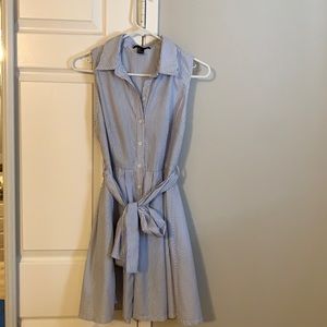Sleeveless shirt dress with belt